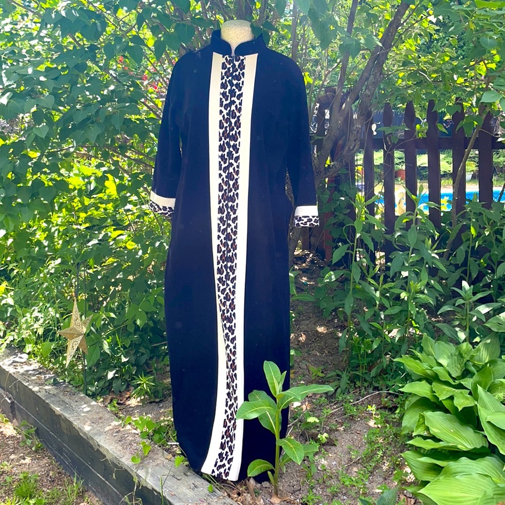 Vanity Fair leopard Ling House Coat Robe